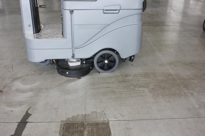 500w Industrial Floor Cleaning Machines Ride On Type Medium Size 0