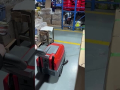 Dycon Kompakt Yere Yıkama Makinesinin Dar Geçitlerden Kolayca Geçmesi