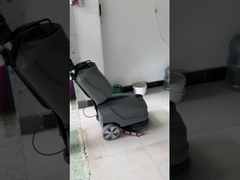 Kompakt bir zemin temizleyicisi, kiremit zeminlerini kolayca temizler